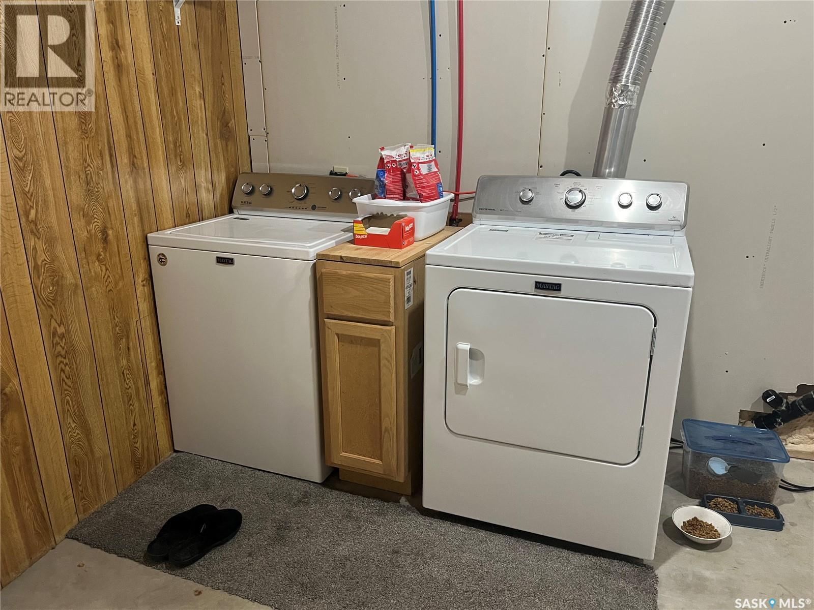 333 7Th Street, Alameda, SK - Indoor Photo Showing Laundry Room
