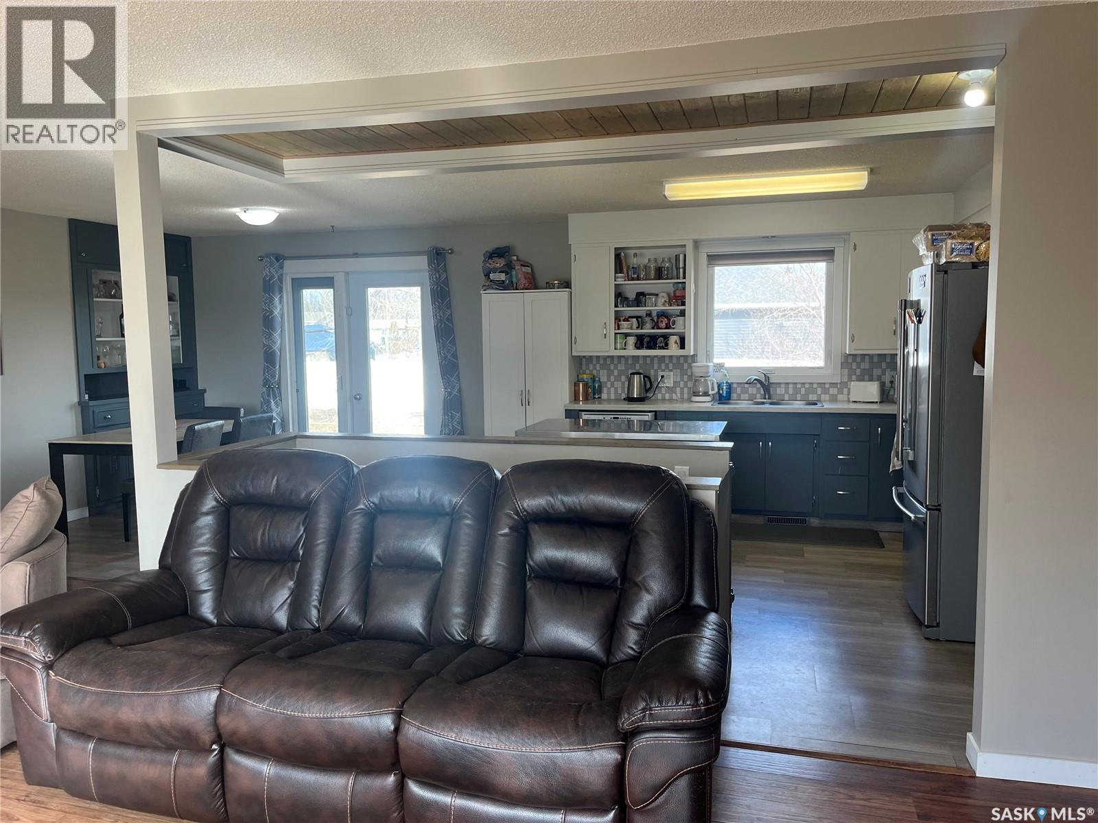 333 7Th Street, Alameda, SK - Indoor Photo Showing Living Room