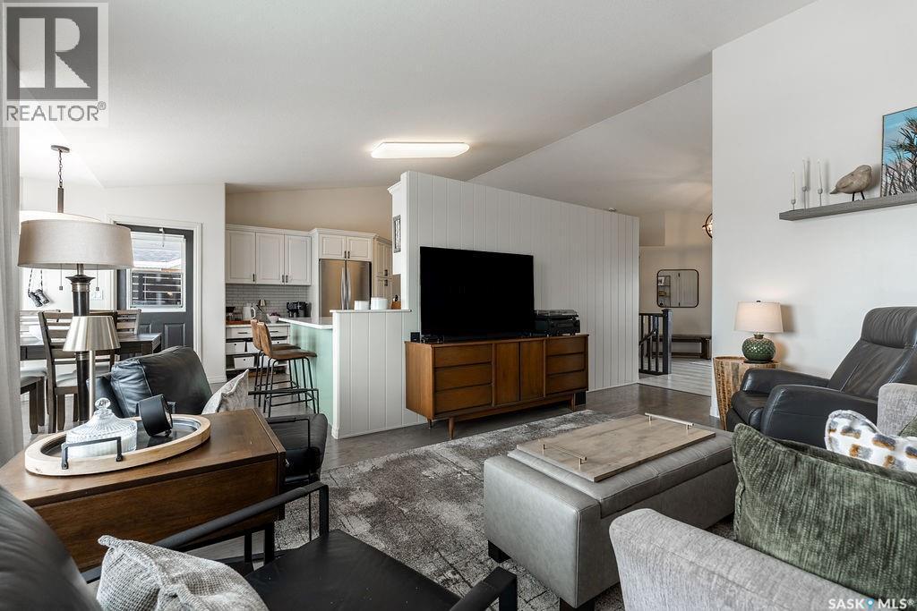 330 Pobran Crescent, Saskatoon, SK - Indoor Photo Showing Living Room