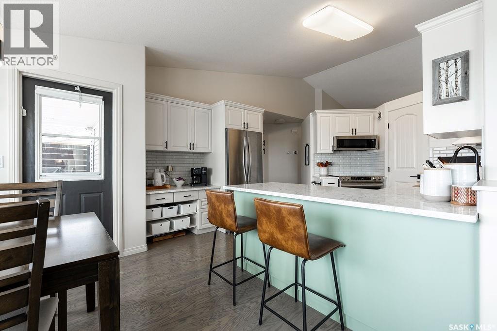 330 Pobran Crescent, Saskatoon, SK - Indoor Photo Showing Kitchen With Stainless Steel Kitchen