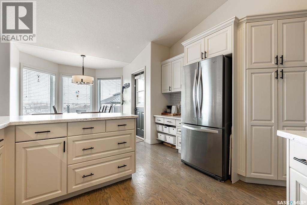 330 Pobran Crescent, Saskatoon, SK - Indoor Photo Showing Kitchen With Upgraded Kitchen