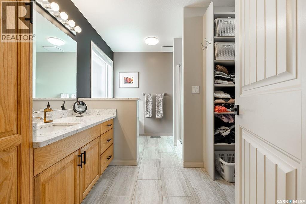 330 Pobran Crescent, Saskatoon, SK - Indoor Photo Showing Bathroom