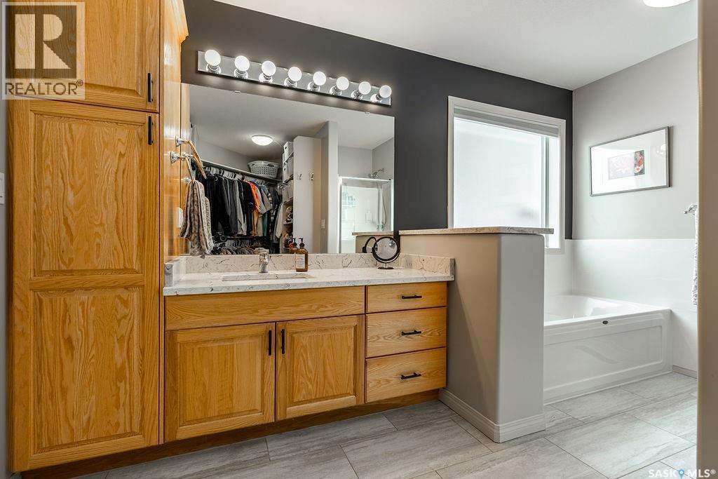 330 Pobran Crescent, Saskatoon, SK - Indoor Photo Showing Bathroom
