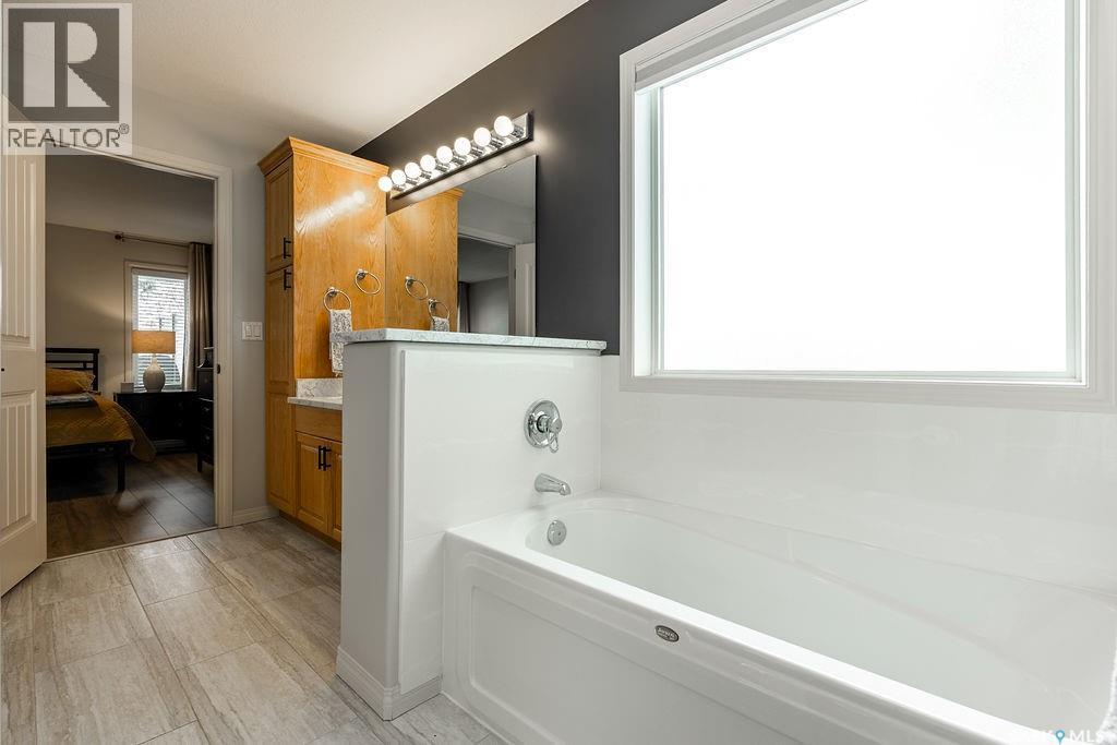 330 Pobran Crescent, Saskatoon, SK - Indoor Photo Showing Bathroom