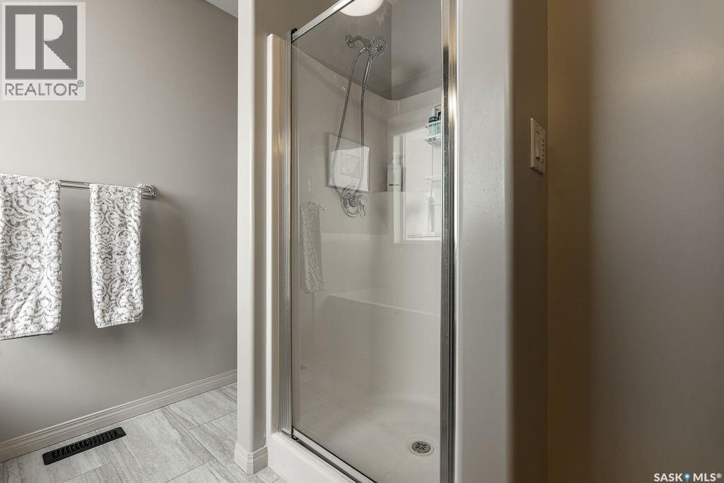 330 Pobran Crescent, Saskatoon, SK - Indoor Photo Showing Bathroom