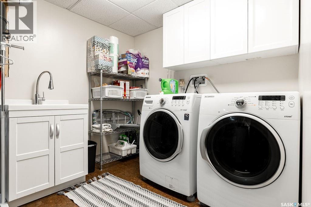 330 Pobran Crescent, Saskatoon, SK - Indoor Photo Showing Laundry Room