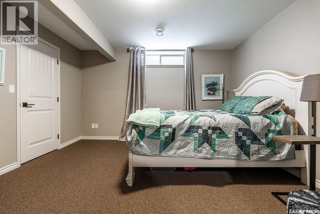 330 Pobran Crescent, Saskatoon, SK - Indoor Photo Showing Bedroom