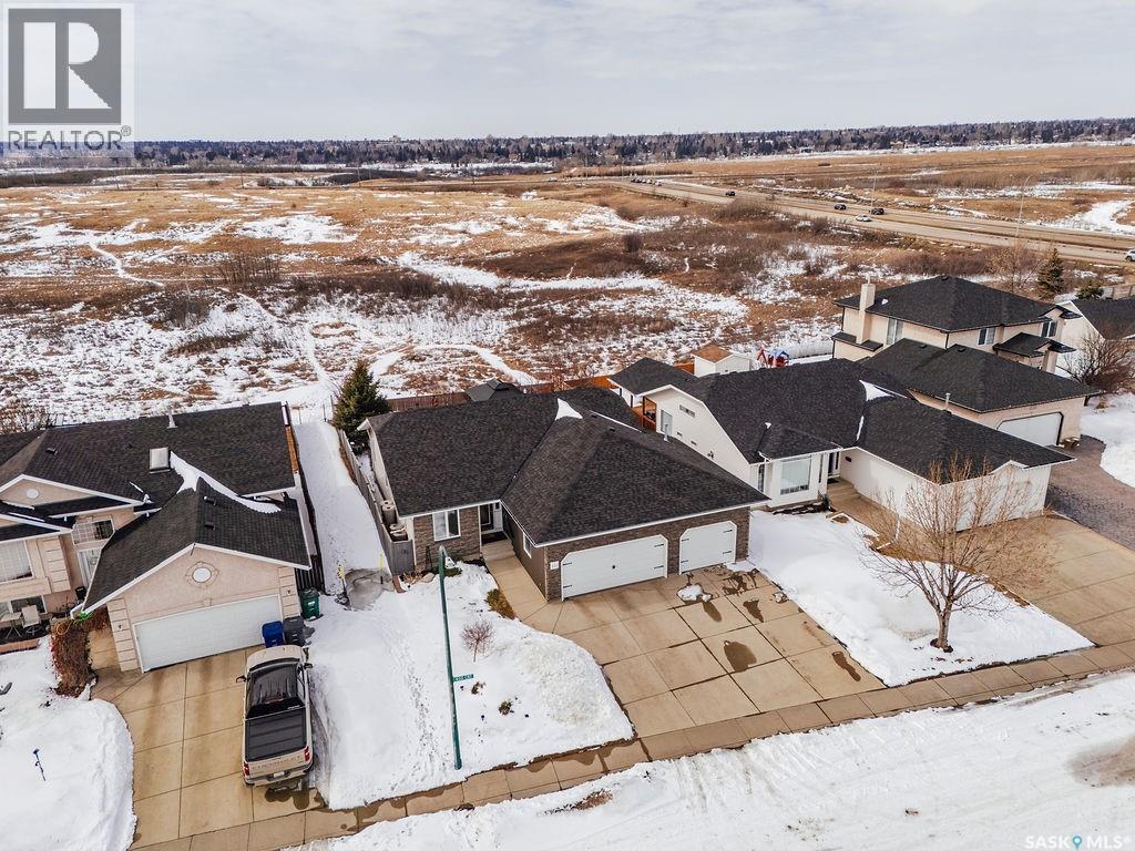 330 Pobran Crescent, Saskatoon, SK - Outdoor
