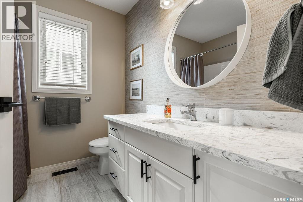 330 Pobran Crescent, Saskatoon, SK - Indoor Photo Showing Bathroom