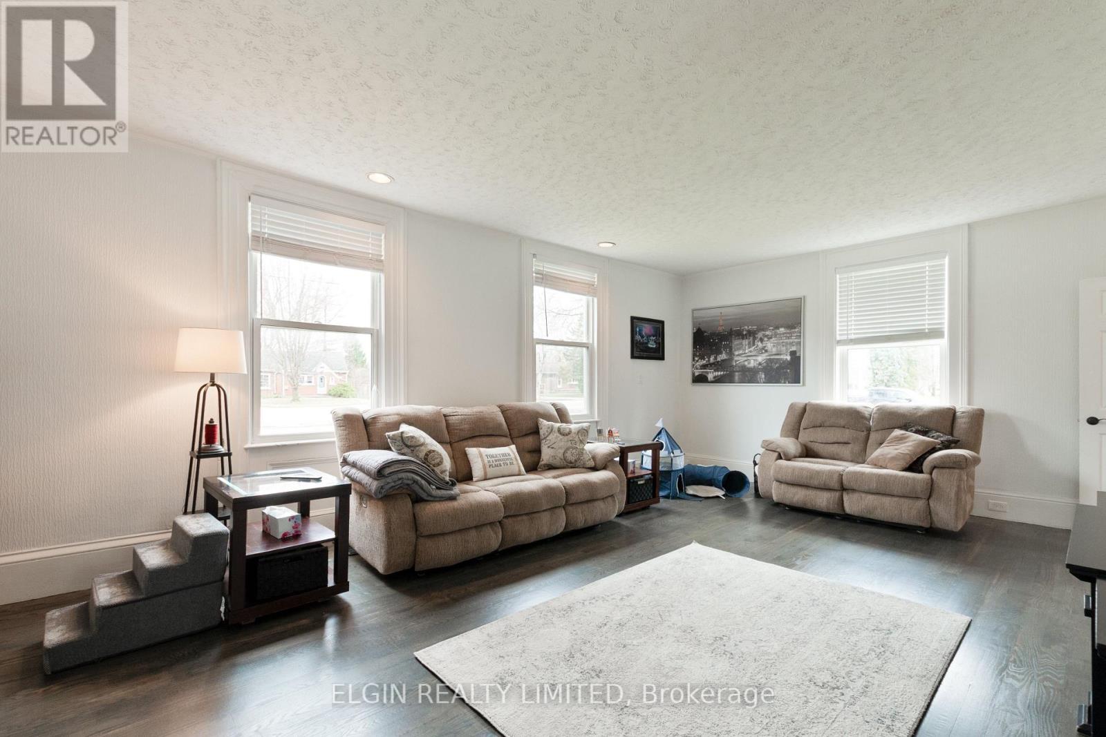 219 Sunset Drive, St. Thomas, ON - Indoor Photo Showing Living Room