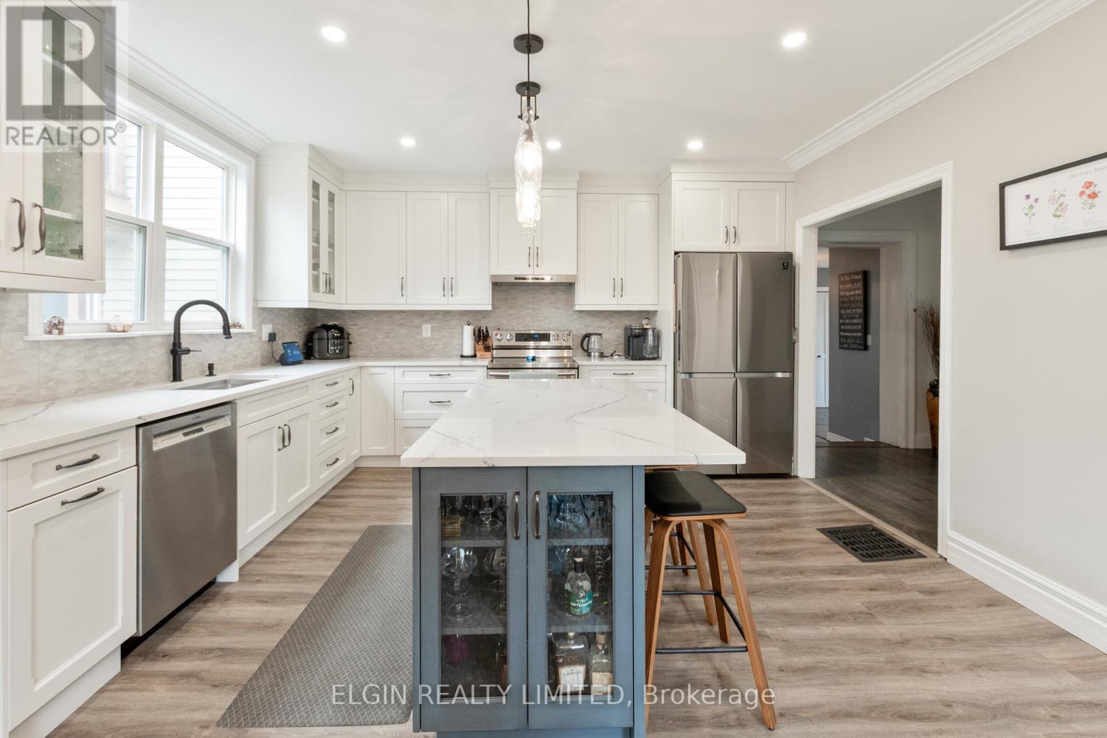 219 Sunset Drive, St. Thomas, ON - Indoor Photo Showing Kitchen With Upgraded Kitchen