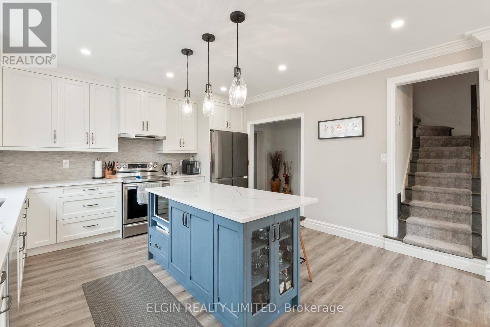 219 Sunset Drive, St. Thomas, ON - Indoor Photo Showing Kitchen With Upgraded Kitchen