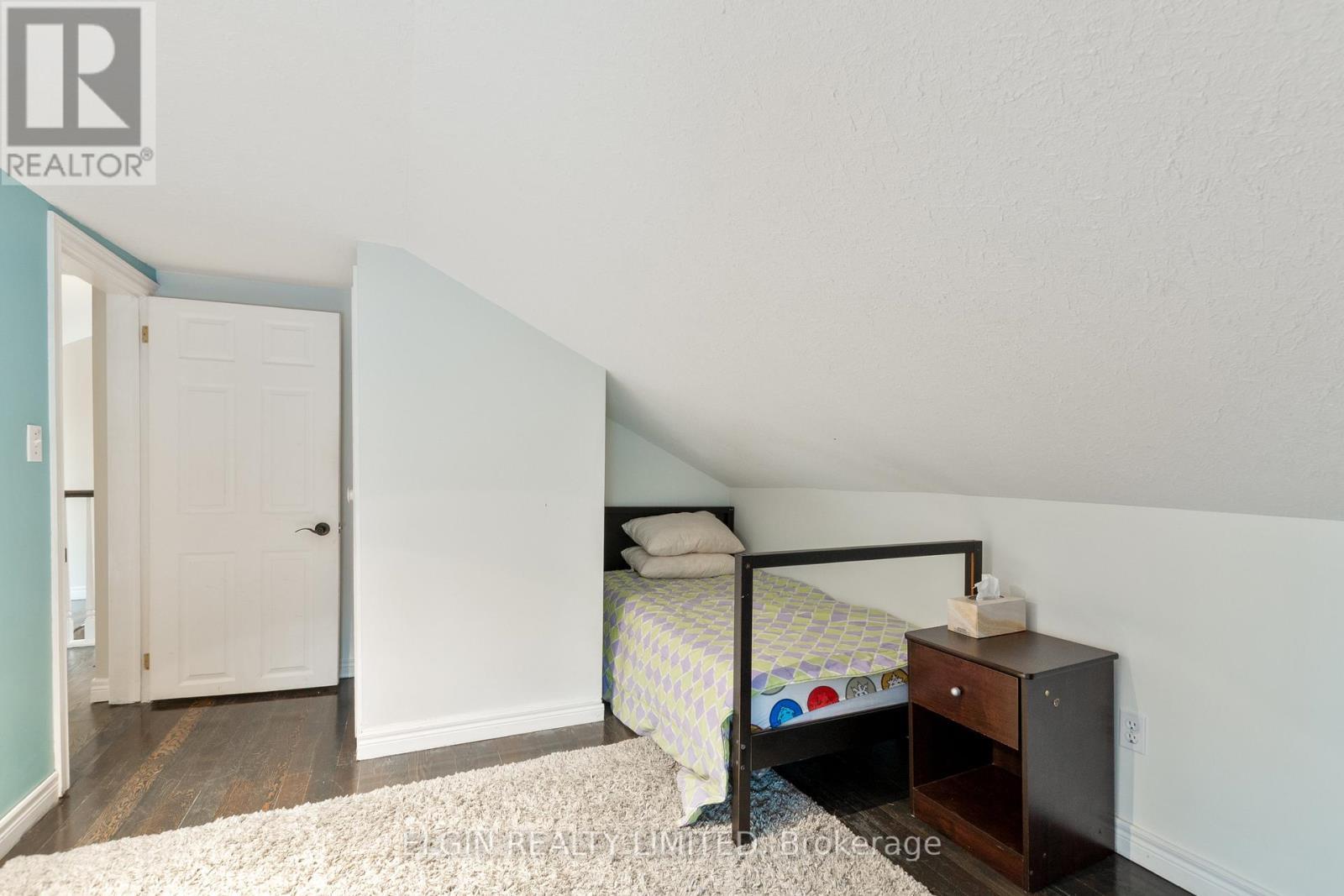 219 Sunset Drive, St. Thomas, ON - Indoor Photo Showing Bedroom