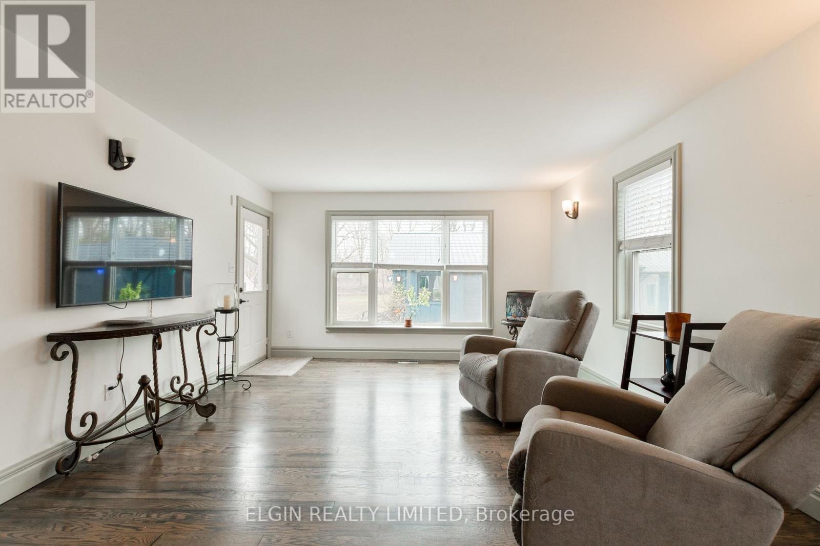 219 Sunset Drive, St. Thomas, ON - Indoor Photo Showing Living Room
