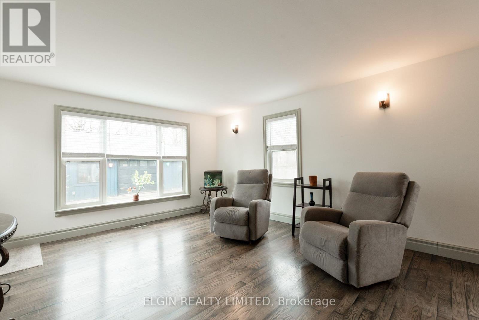 219 Sunset Drive, St. Thomas, ON - Indoor Photo Showing Living Room