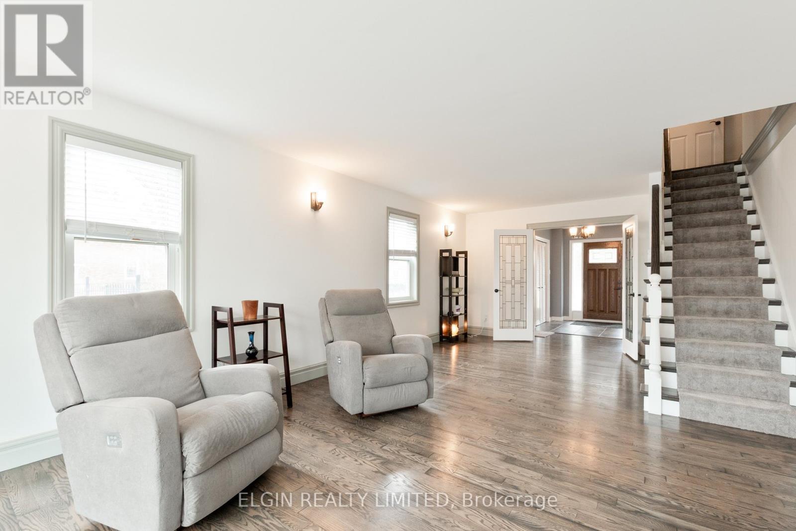 219 Sunset Drive, St. Thomas, ON - Indoor Photo Showing Living Room