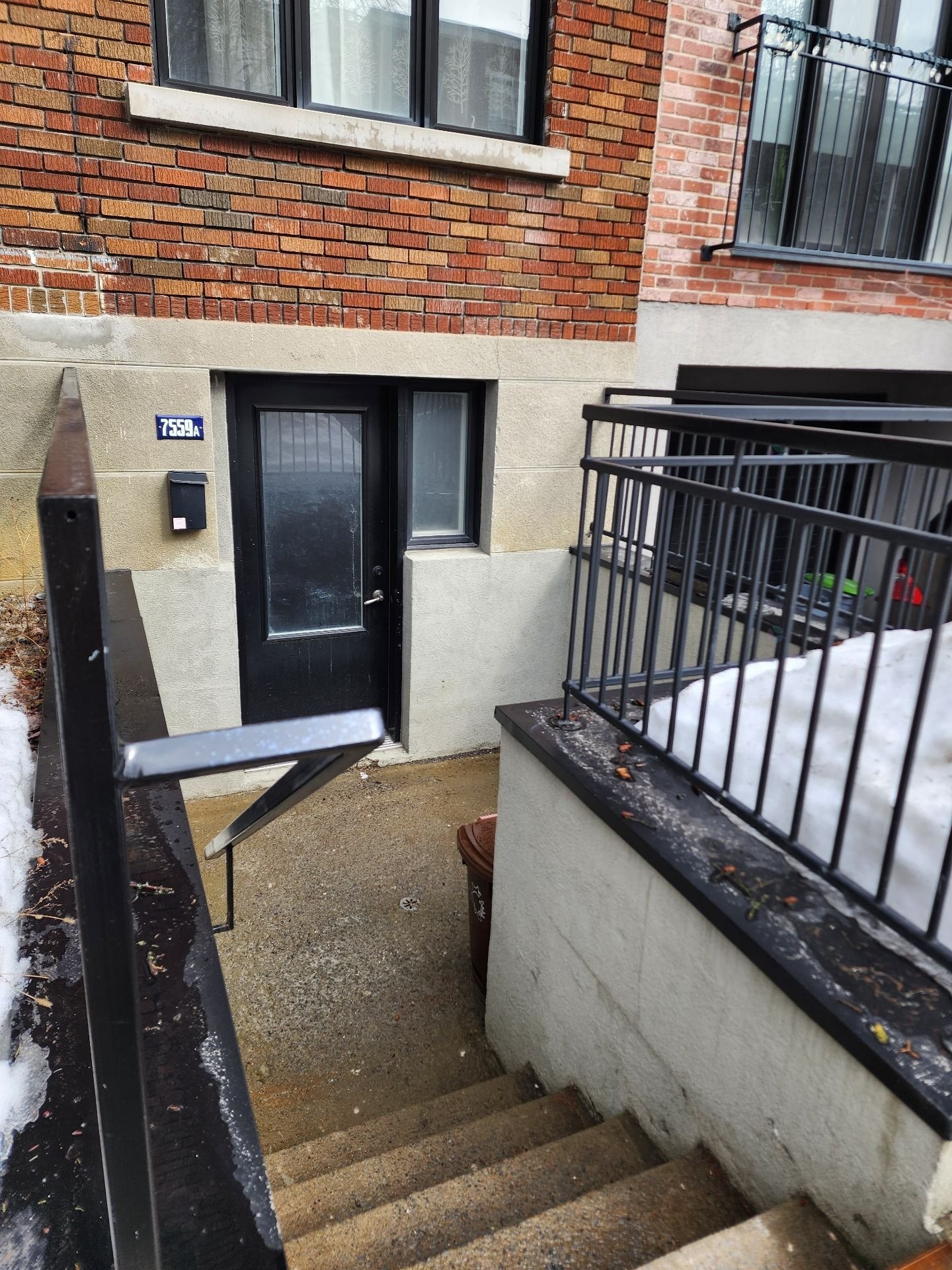 Entry - 7559A Av. Wiseman, Montréal (Villeray/Saint-Michel/Parc-Extension), QC - With Exterior