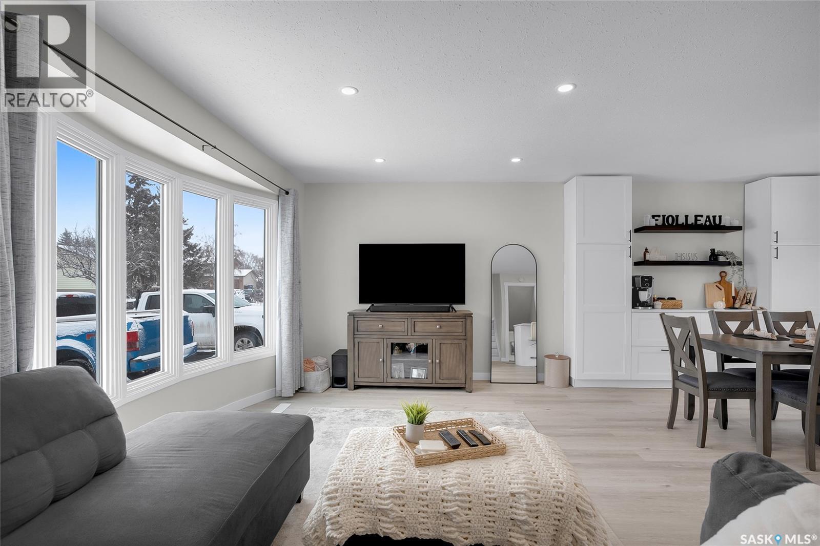 283 David Knight Crescent, Saskatoon, SK - Indoor Photo Showing Living Room