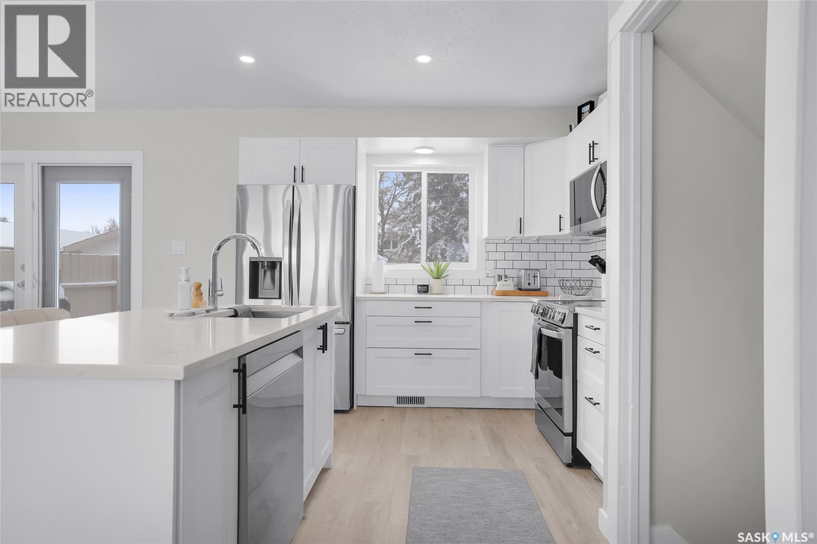 283 David Knight Crescent, Saskatoon, SK - Indoor Photo Showing Kitchen With Upgraded Kitchen