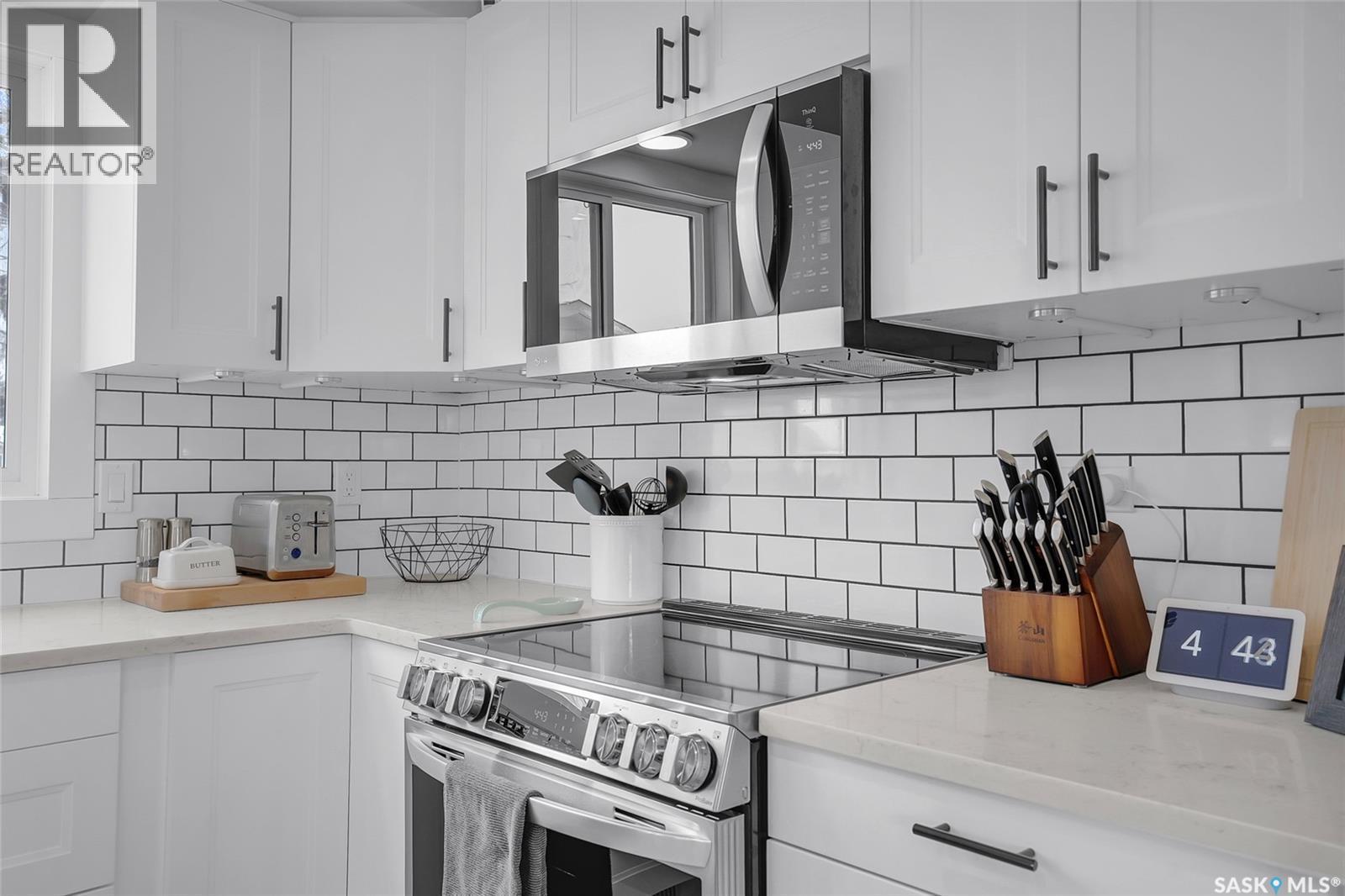 283 David Knight Crescent, Saskatoon, SK - Indoor Photo Showing Kitchen With Upgraded Kitchen