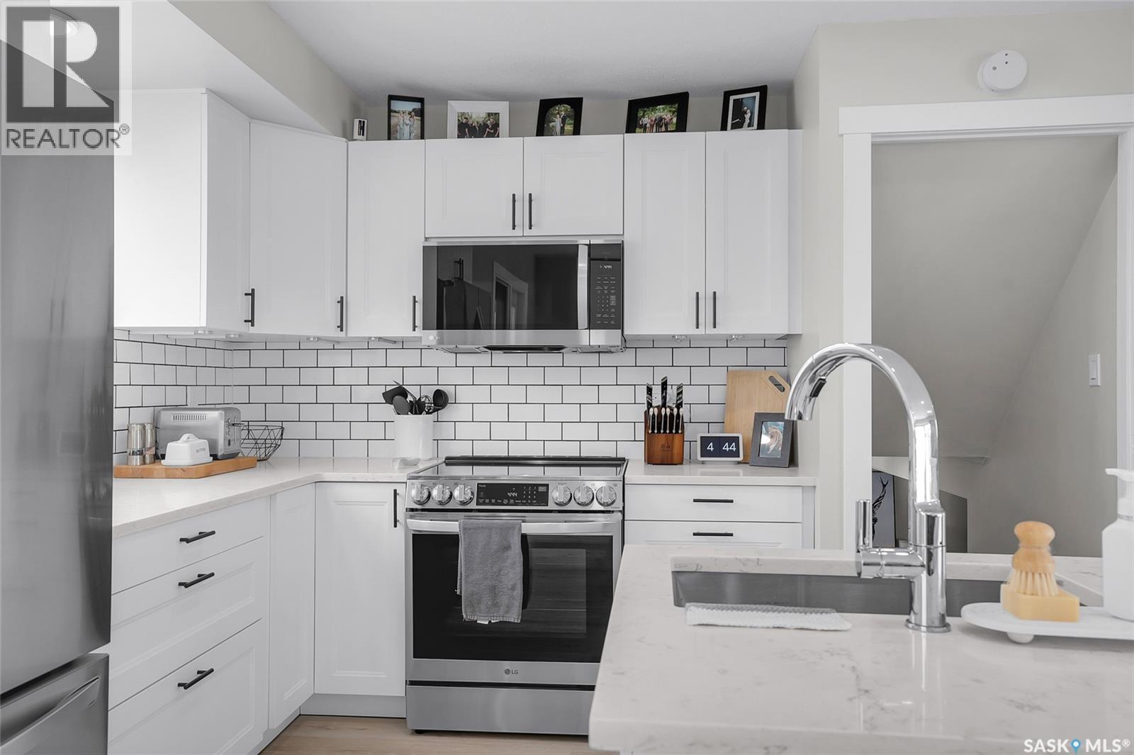 283 David Knight Crescent, Saskatoon, SK - Indoor Photo Showing Kitchen With Upgraded Kitchen