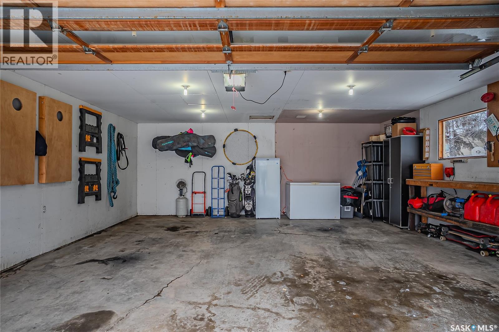 283 David Knight Crescent, Saskatoon, SK - Indoor Photo Showing Garage
