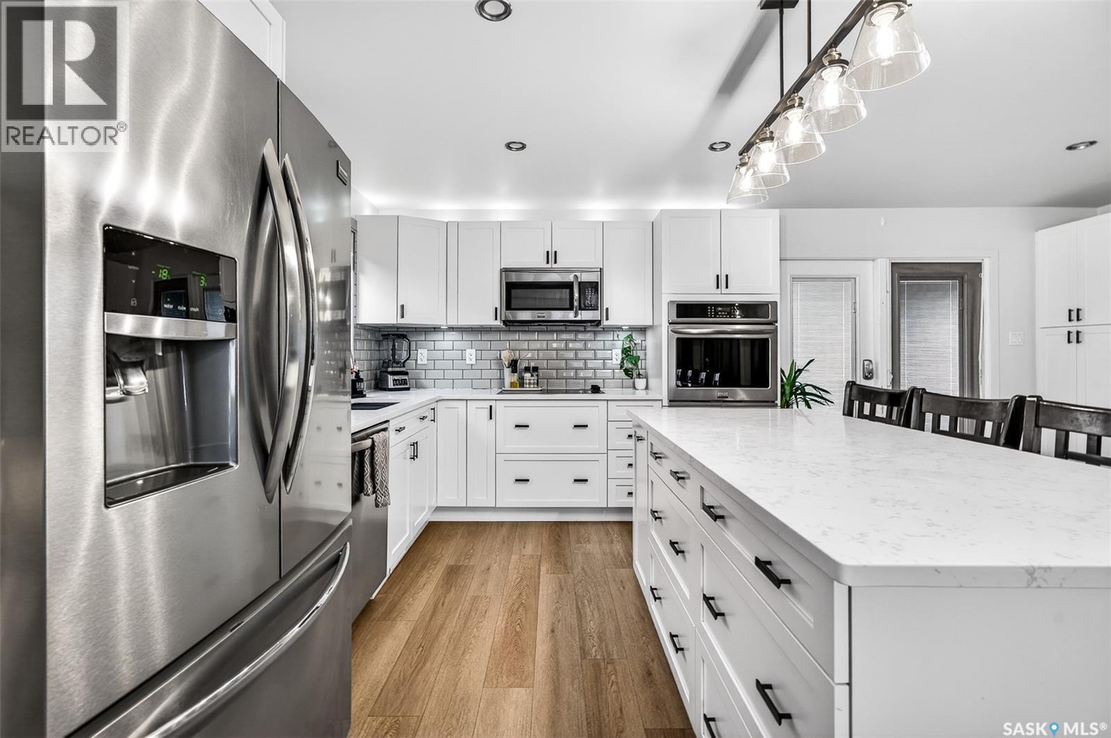 1365 Prince Crescent, Moose Jaw, SK - Indoor Photo Showing Kitchen With Stainless Steel Kitchen With Upgraded Kitchen