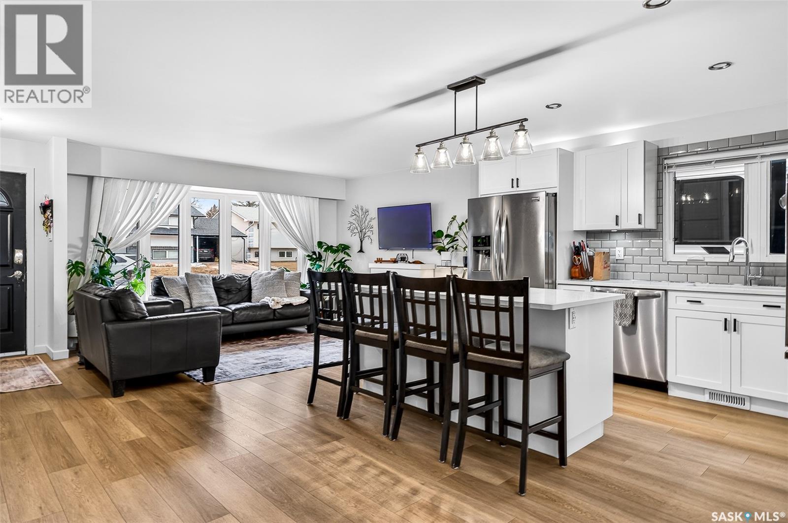 1365 Prince Crescent, Moose Jaw, SK - Indoor Photo Showing Kitchen With Upgraded Kitchen