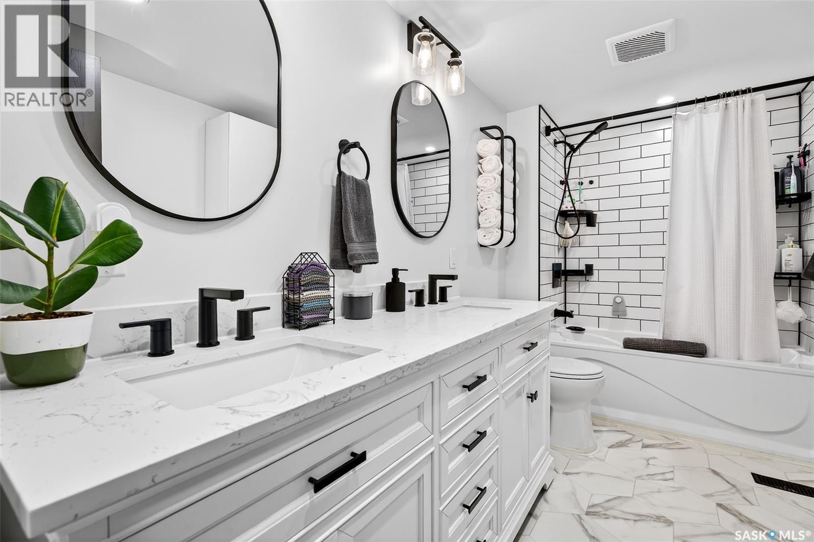 1365 Prince Crescent, Moose Jaw, SK - Indoor Photo Showing Bathroom