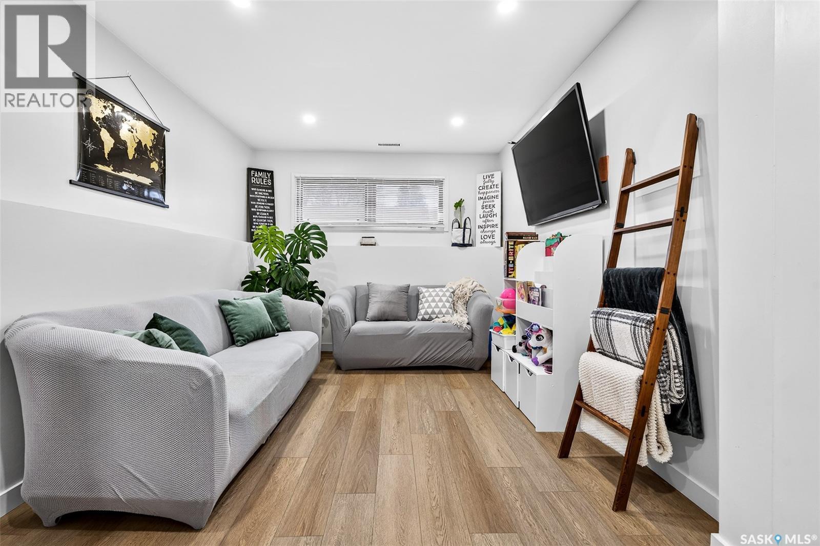 1365 Prince Crescent, Moose Jaw, SK - Indoor Photo Showing Living Room
