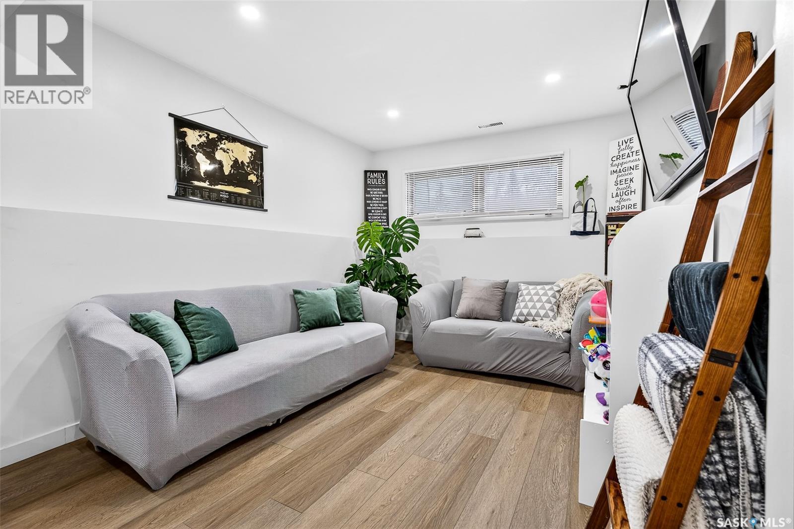 1365 Prince Crescent, Moose Jaw, SK - Indoor Photo Showing Living Room