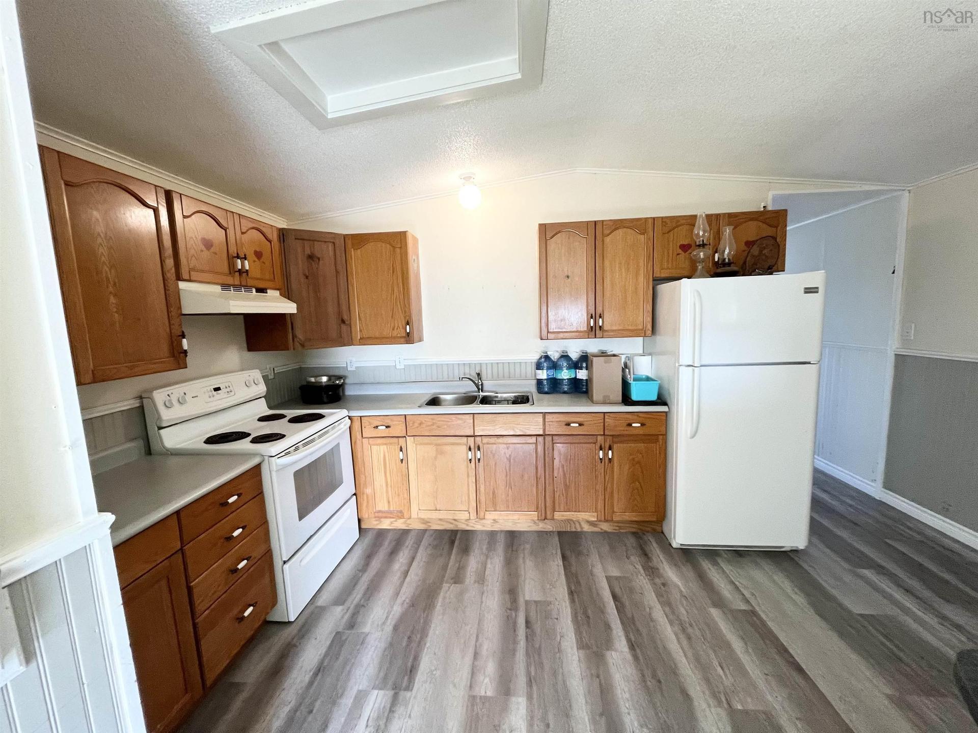 23 New Road, The Hawk, NS