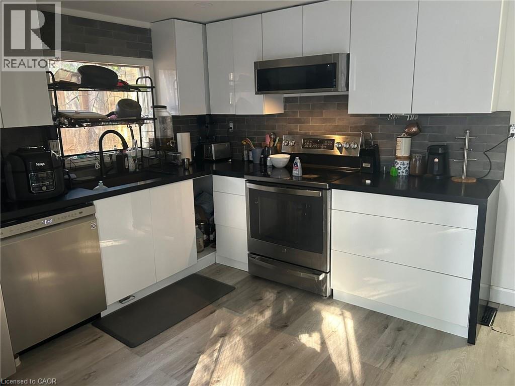 159 Waterloo Street, Kitchener, ON - Indoor Photo Showing Kitchen