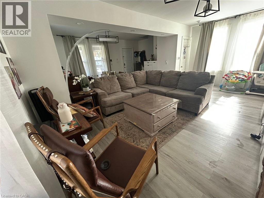 159 Waterloo Street, Kitchener, ON - Indoor Photo Showing Living Room