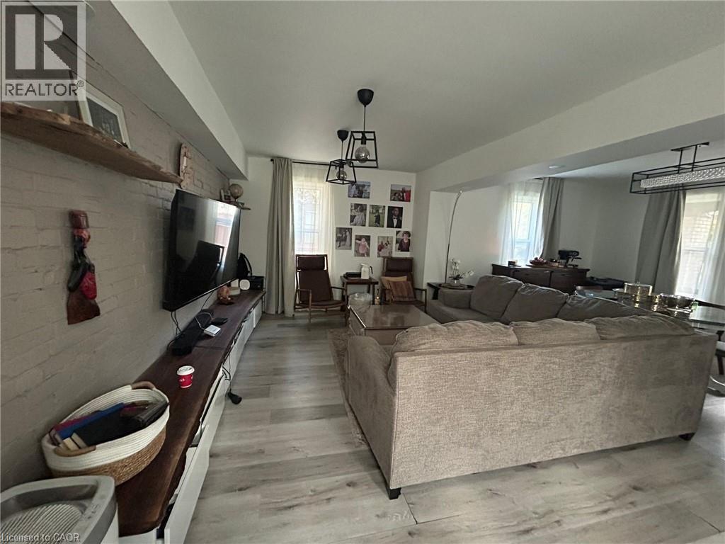 159 Waterloo Street, Kitchener, ON - Indoor Photo Showing Living Room