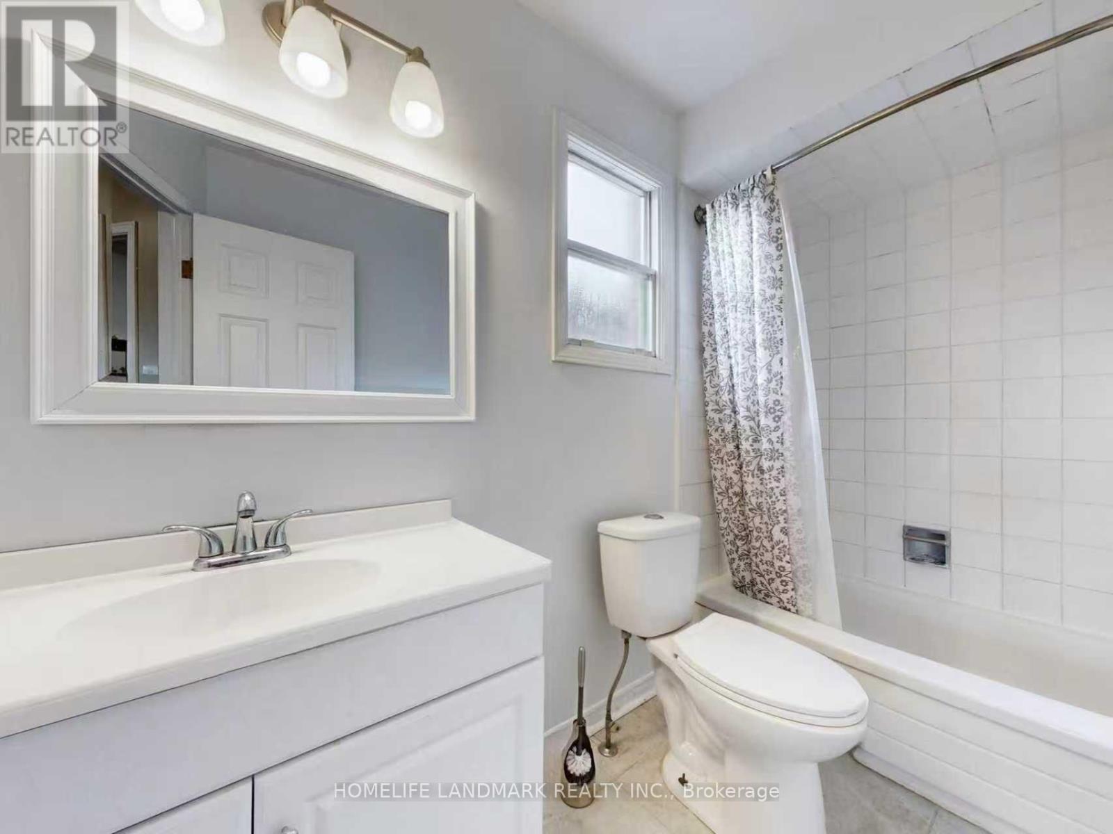837 Apple Gate Court, Mississauga, ON - Indoor Photo Showing Bathroom