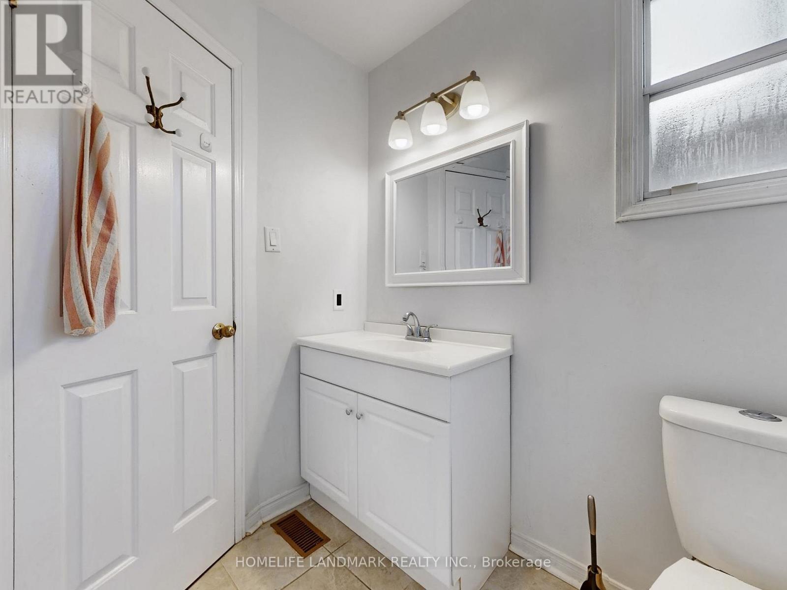 837 Apple Gate Court, Mississauga, ON - Indoor Photo Showing Bathroom