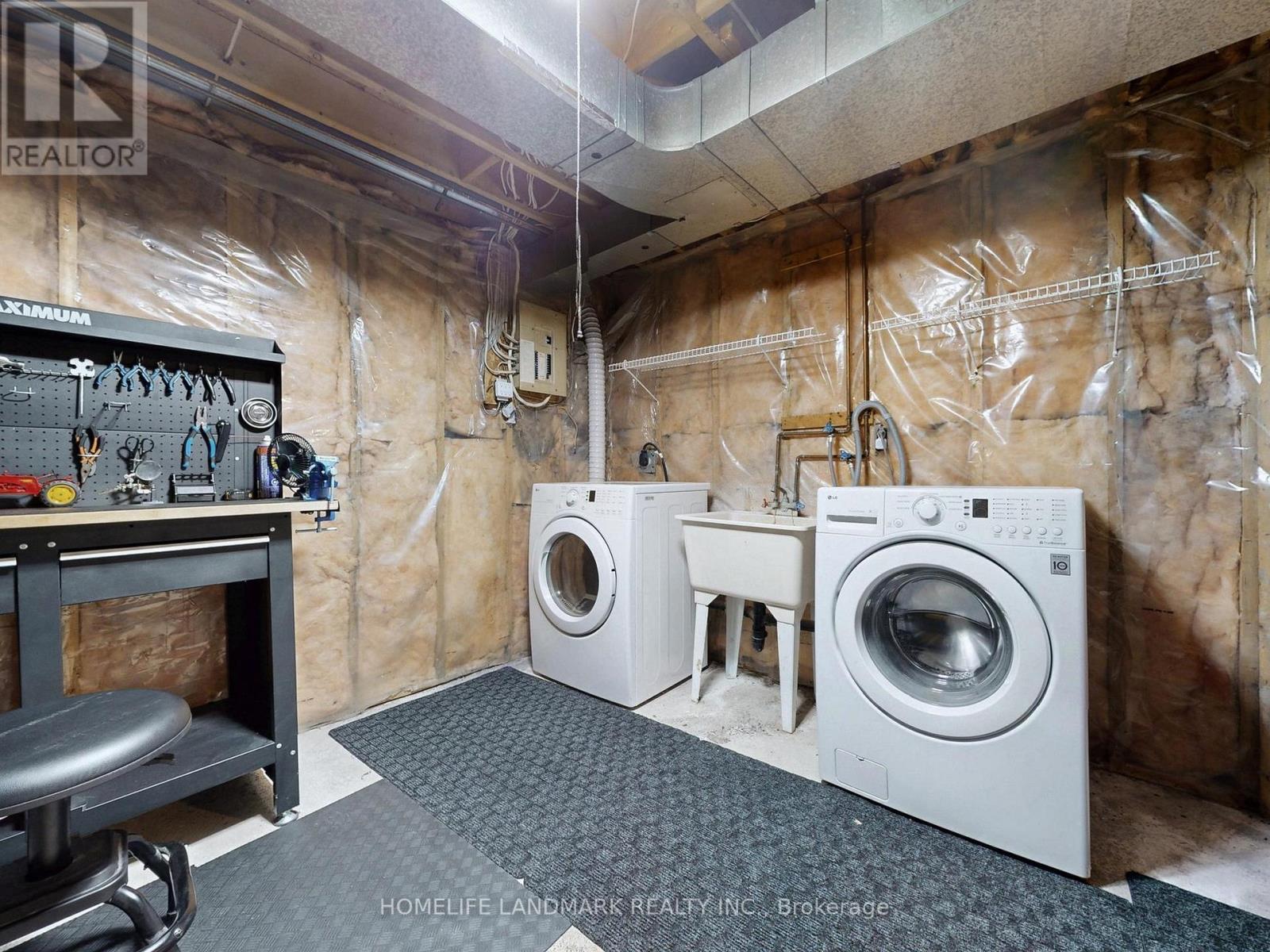 837 Apple Gate Court, Mississauga, ON - Indoor Photo Showing Laundry Room