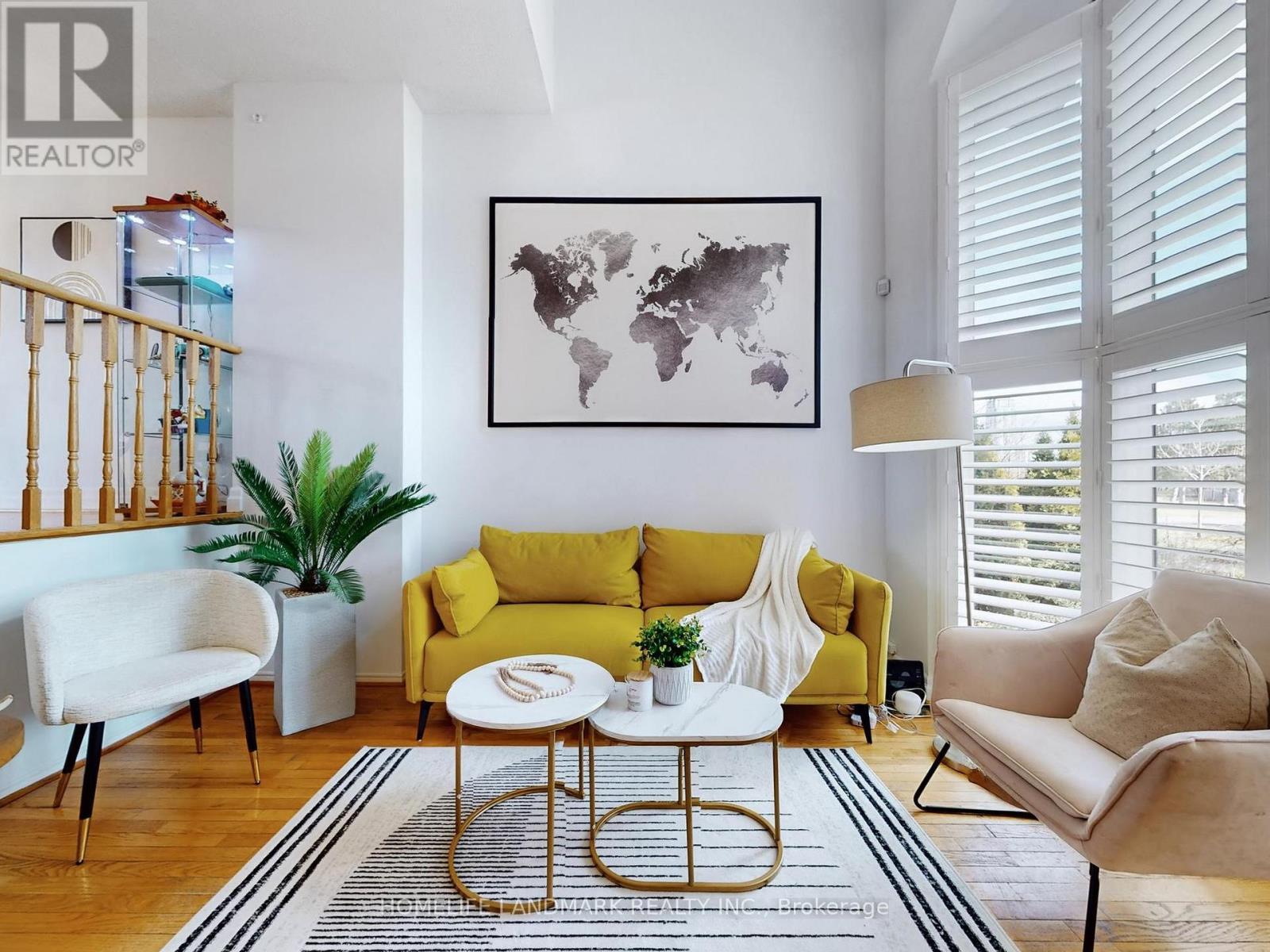 837 Apple Gate Court, Mississauga, ON - Indoor Photo Showing Living Room