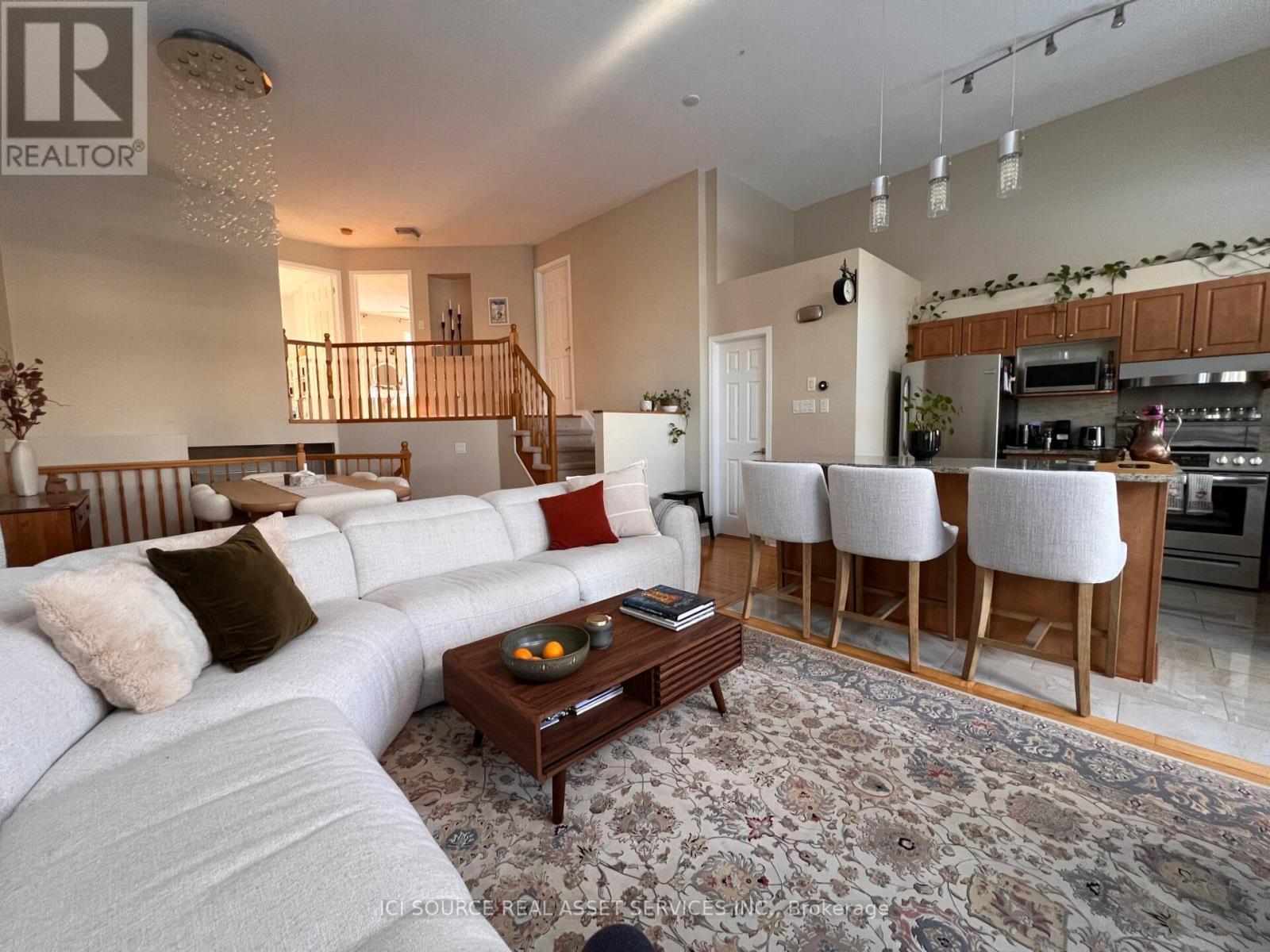 127 Gladeview Private, Ottawa, ON - Indoor Photo Showing Living Room