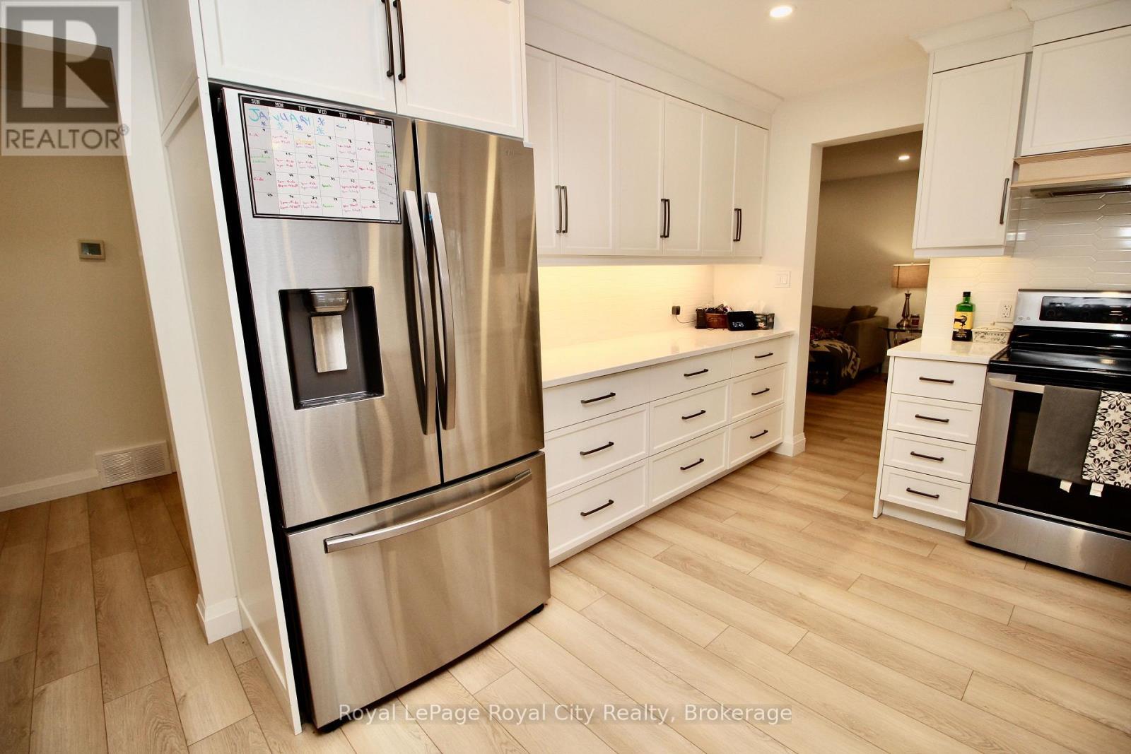 82 Gunn Avenue, Cambridge, ON - Indoor Photo Showing Kitchen