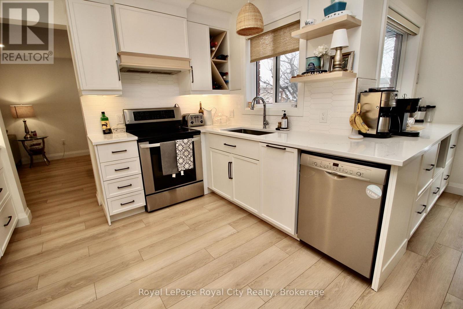 82 Gunn Avenue, Cambridge, ON - Indoor Photo Showing Kitchen