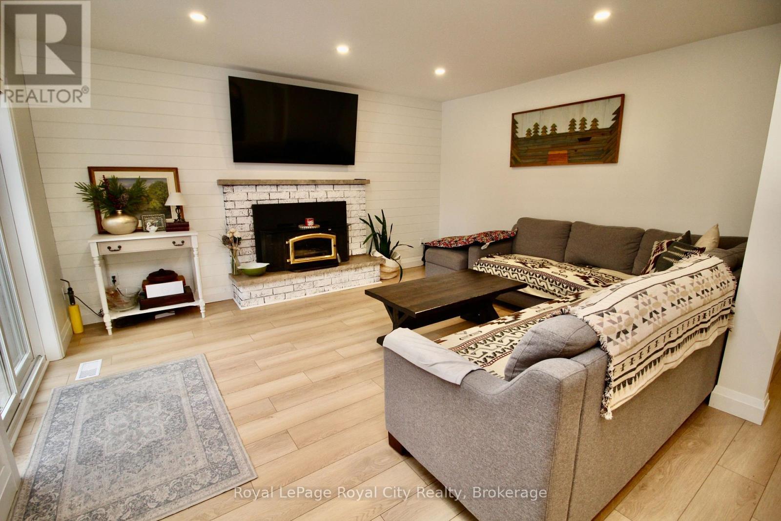82 Gunn Avenue, Cambridge, ON - Indoor Photo Showing Living Room With Fireplace
