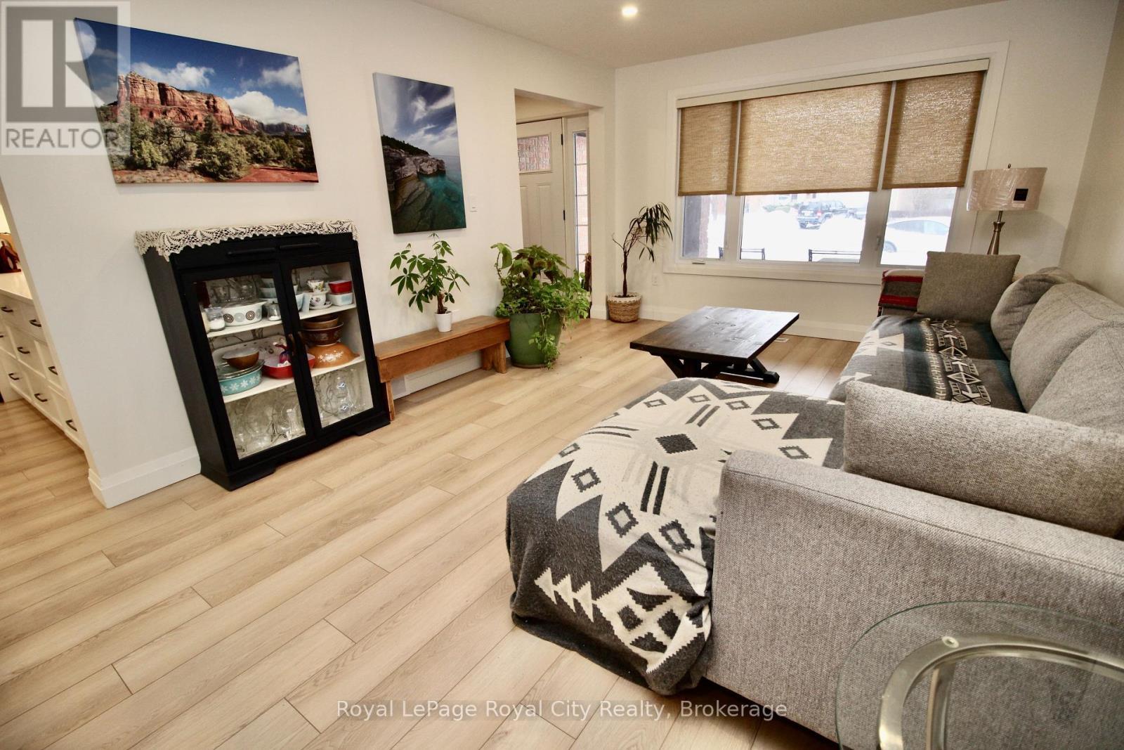 82 Gunn Avenue, Cambridge, ON - Indoor Photo Showing Living Room
