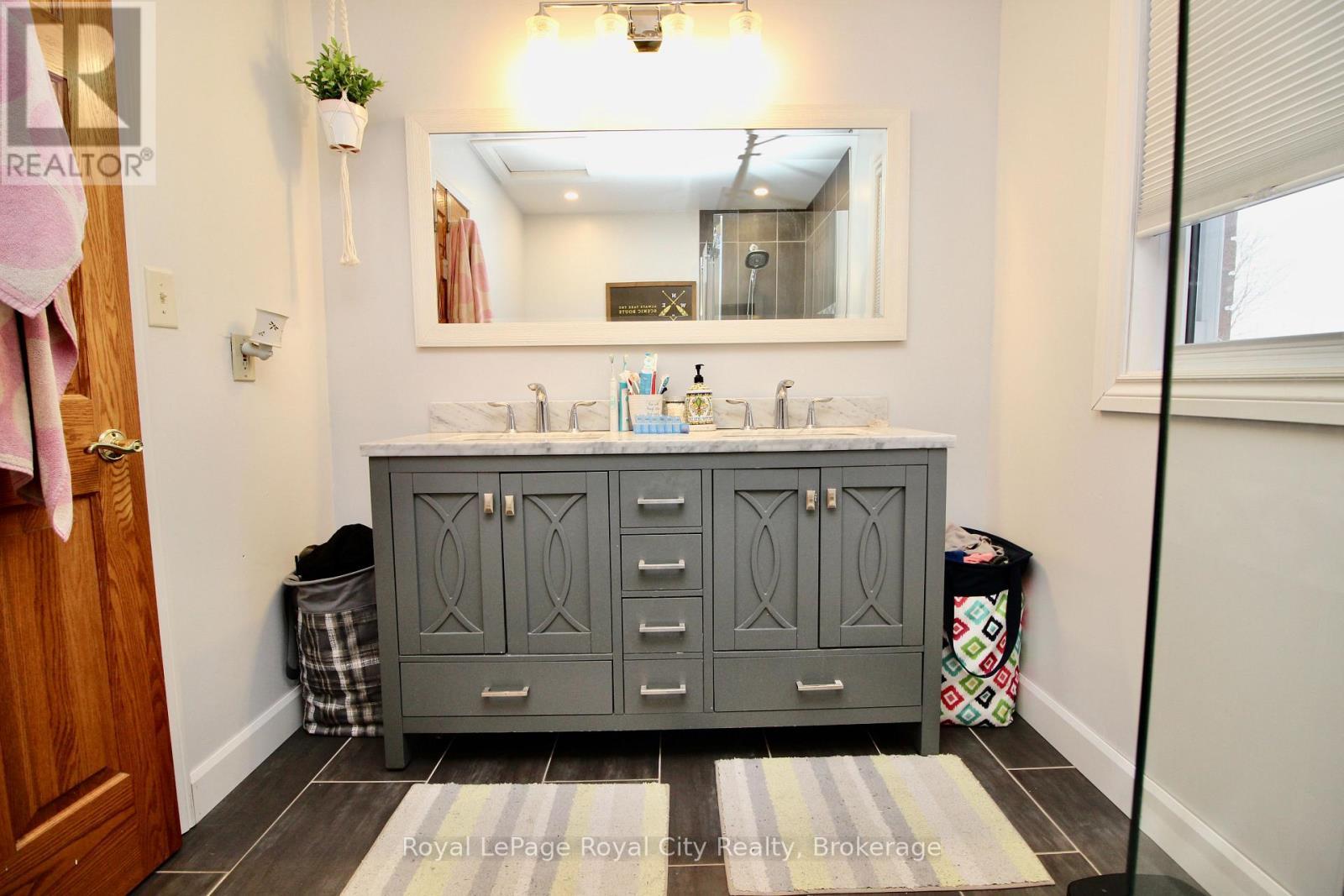82 Gunn Avenue, Cambridge, ON - Indoor Photo Showing Bathroom