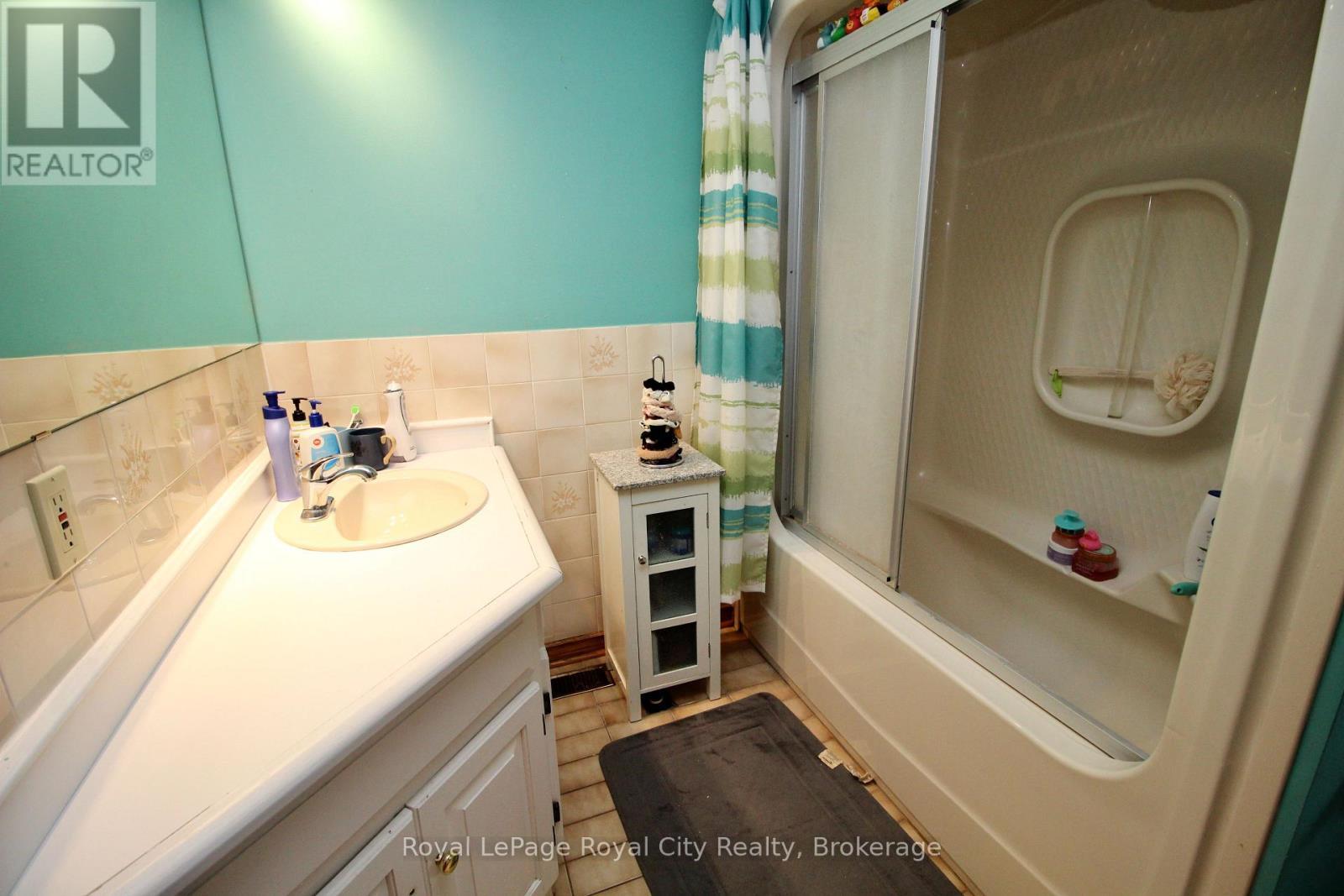 82 Gunn Avenue, Cambridge, ON - Indoor Photo Showing Bathroom