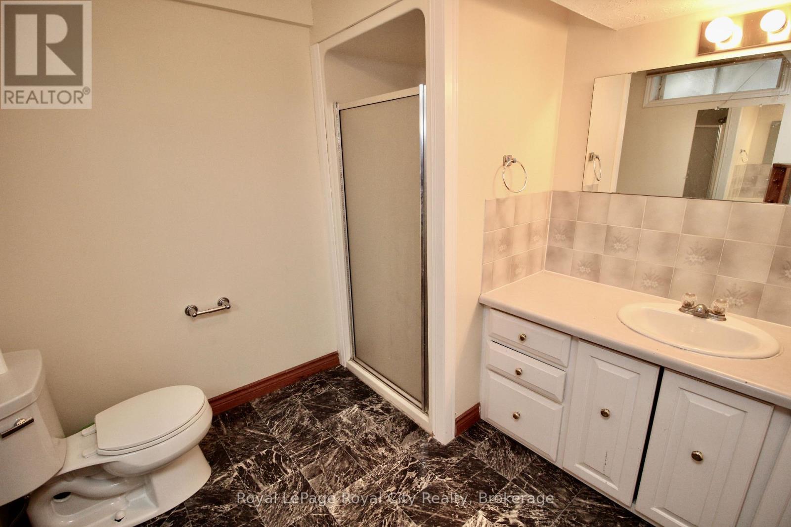 82 Gunn Avenue, Cambridge, ON - Indoor Photo Showing Bathroom