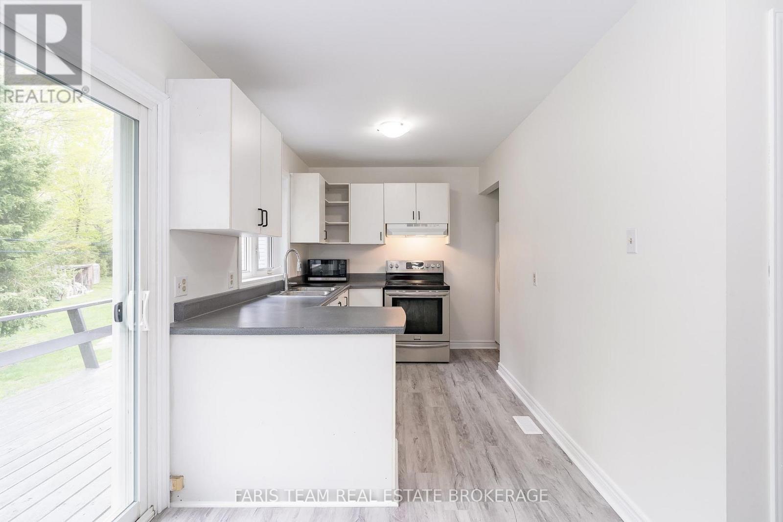 19 Wakunda Crescent, Tiny, ON - Indoor Photo Showing Kitchen