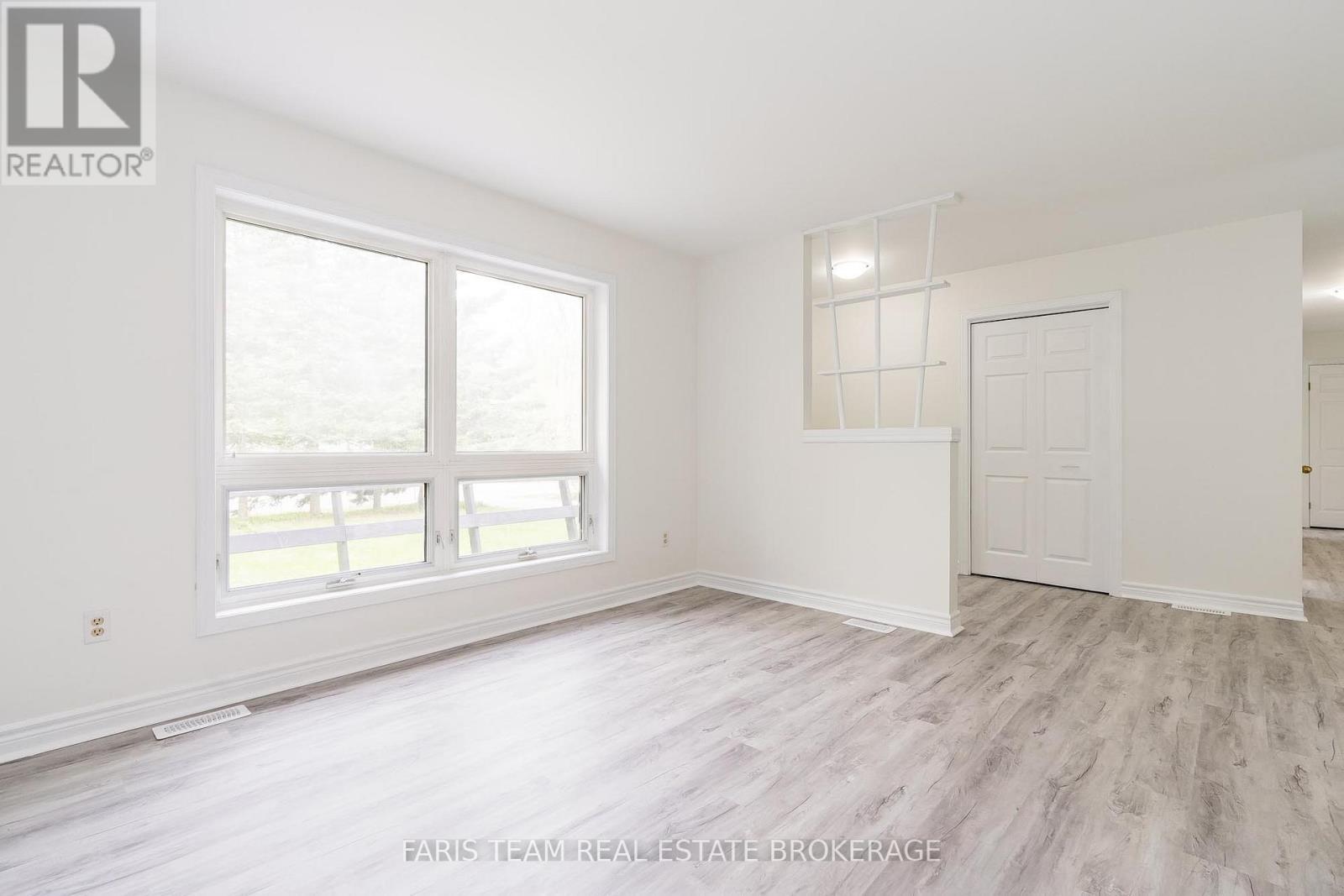 19 Wakunda Crescent, Tiny, ON - Indoor Photo Showing Other Room