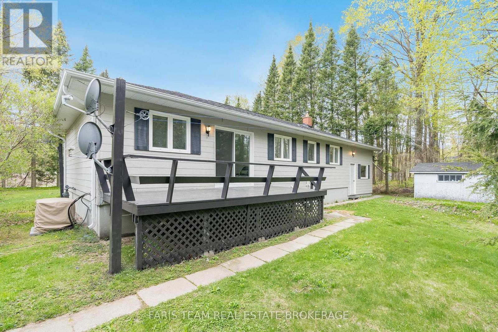19 Wakunda Crescent, Tiny, ON - Outdoor With Deck Patio Veranda